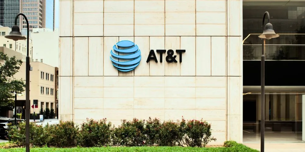 AT&T Outage Disrupts Service for Thousands of U.S. Users; Investigations Underway