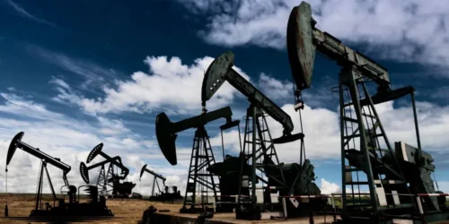 Oil Prices Steady as Investors Assess US Employment Data for Rate Cut Clues, fossil fuel