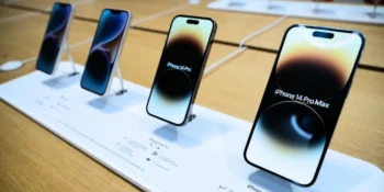 Apple's Smartphone Shipments Decline Amidst Intensifying Competition
